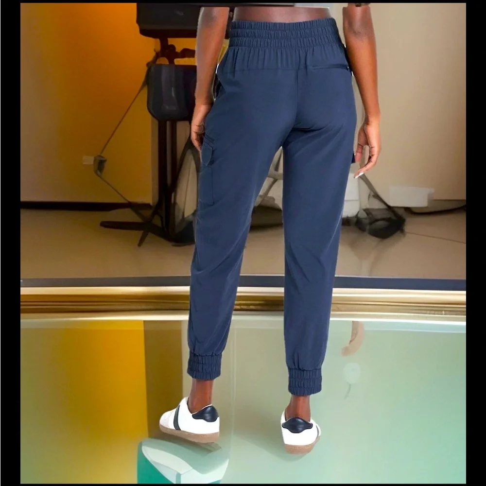All In Motion Women's Cargo Navy Blue 4-Way Stretch Light Mid-Rise Jogger Pants - Picture 4 of 11